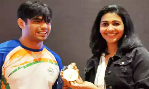 നീ രജതവുമല്ല കനവുകളിൽ