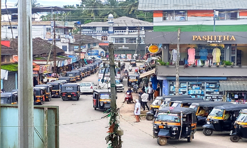 ട്രാഫിക് പരിഷ്കരണം നടപ്പായില്ല അഴിയാക്കുരുക്കിൽ പനമരം ടൗൺ