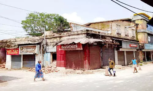 അപകടാവസ്ഥയിലായ കെട്ടിടം പൊളിച്ചുമാറ്റി