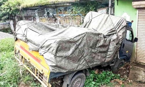 മിനിലോറി കടയിലേക്ക് ഇടിച്ചു കയറി