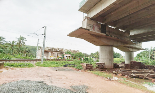 പള്ളിക്കര മേൽപാലം പ്രവൃത്തി നിർത്തി