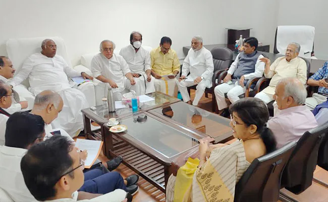 അന്വേഷണ ഏജൻസികളെ ഉപയോഗിച്ച് വേട്ടയാടുന്നു; കേന്ദ്രത്തിനെതിരെ സംയുക്ത പ്രസ്താവനയുമായി പ്രതിപക്ഷ പാർട്ടികൾ