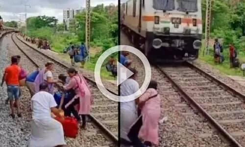 ട്രെയിൻ അപകടമൊഴിവായത് തലനാരിഴക്ക്; നടുക്കുന്ന വിഡിയോ