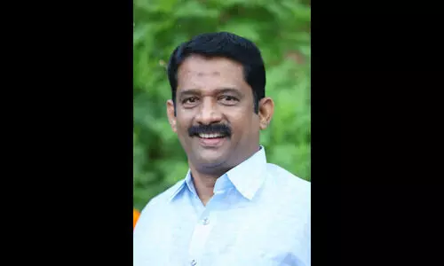 സിനിമയുടെ അണിയറയിൽ നൂറിൻ്റെ നിറവിൽ ഷാജി പട്ടിക്കര സിനിമയുടെ അണിയറയിൽ നൂറിൻ്റെ നിറവിൽ ഷാജി പട്ടിക്കര