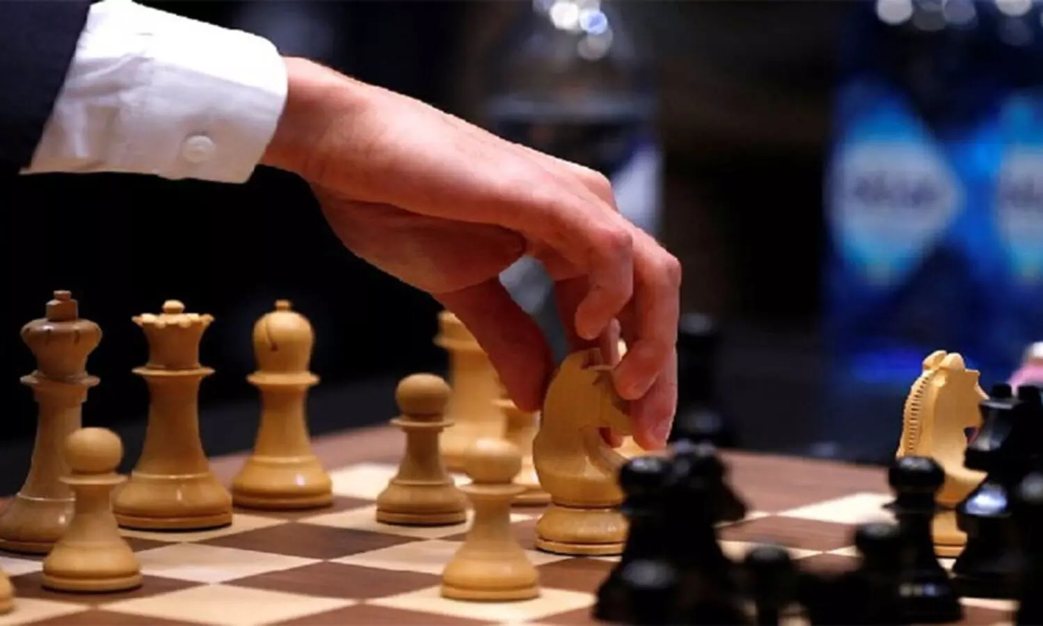 ചെസ് ഒളിമ്പ്യാഡ് ദീപശിഖയ്ക്ക് ഊഷ്മളമായ വരവേല്‍പ്; മന്ത്രി ആന്റണി രാജു ഏറ്റു വാങ്ങി