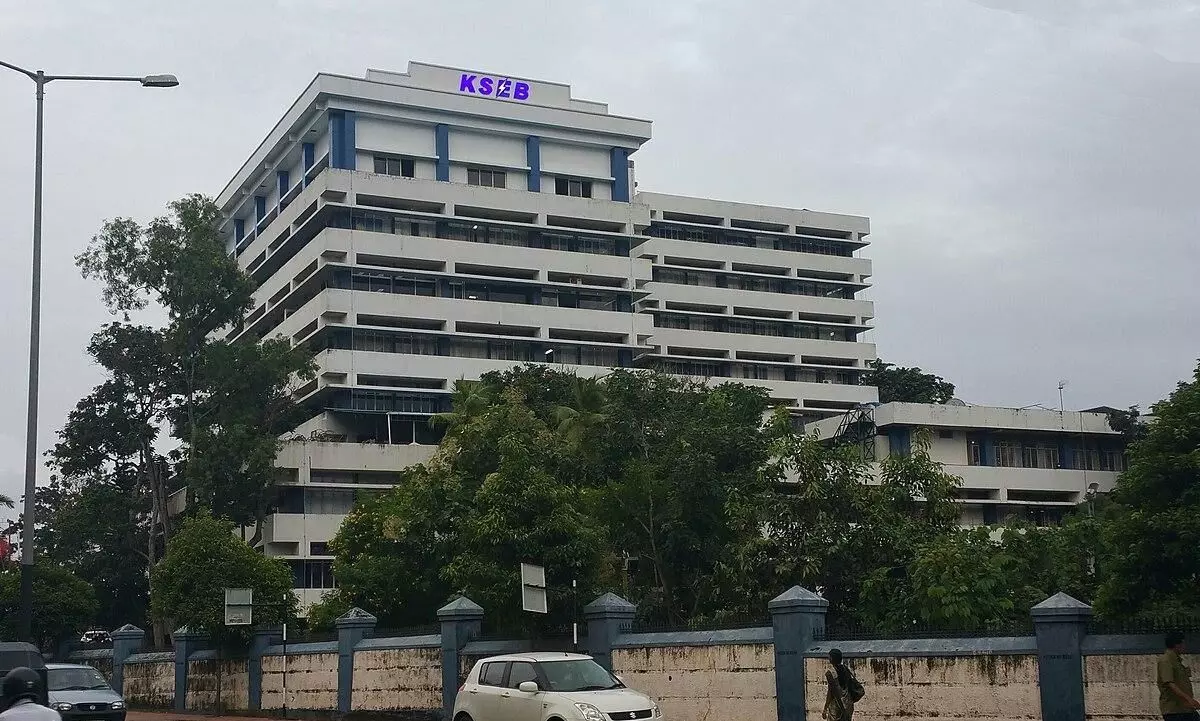 കാഷ് കൗണ്ടറുകളിൽ 500 രൂപക്ക് മുകളിൽ പണമായി സ്വീകരിക്കേണ്ടെന്ന് വൈദ്യുതി ബോർഡ് കാഷ് കൗണ്ടറുകളിൽ 500 രൂപക്ക് മുകളിൽ പണമായി സ്വീകരിക്കേണ്ടെന്ന് വൈദ്യുതി ബോർഡ്