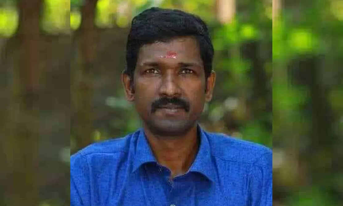 പട്ടി കുറുകെചാടി ഓട്ടോ മറിഞ്ഞ് 10 വാരിയെല്ലുകൾക്ക് പൊട്ടൽ, ഗുരുതര പരിക്ക്; അഭിലാഷിന് വേണം നിങ്ങളുടെ സഹായം പട്ടി കുറുകെചാടി ഓട്ടോ മറിഞ്ഞ് 10 വാരിയെല്ലുകൾക്ക് പൊട്ടൽ, ഗുരുതര പരിക്ക്; അഭിലാഷിന് വേണം നിങ്ങളുടെ സഹായം