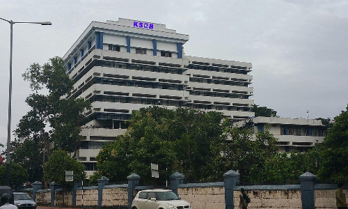 കാഷ്​ കൗണ്ടറുകളിൽ 500 രൂപക്ക്​ മുകളിൽ പണമായി സ്വീകരിക്കേണ്ടെന്ന്​ വൈദ്യുതി ബോർഡ്