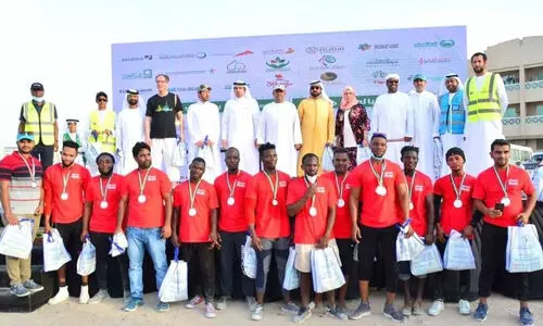 തൊഴിലാളികൾക്ക് കലാപരിപാടികളൊരുക്കി അധികൃതർ തൊഴിലാളികൾക്ക് കലാപരിപാടികളൊരുക്കി അധികൃതർ