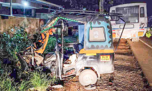 കെ.എസ്.ആര്‍.ടി.സി ബസിന് പിന്നിൽ ഓട്ടോയിടിച്ച് രണ്ടുപേർക്ക് പരിക്ക്