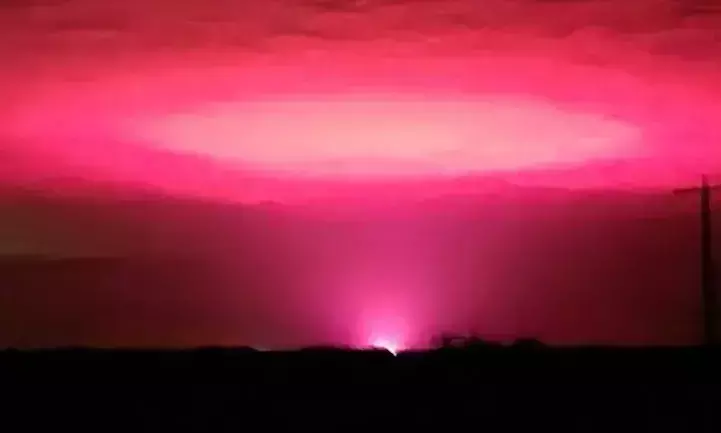 അന്യഗ്രഹജീവികളല്ല; ആസ്ട്രേലിയൻ ആകാശത്തിലെ പിങ്ക് വളയത്തിന് പിന്നിൽ കഞ്ചാവ്