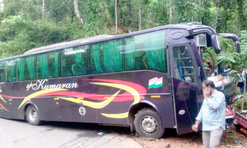 ടൂറിസ്റ്റ് ബസ് അപകടത്തിൽപെട്ടു