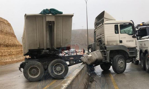 സ​ലാ​ല - തും​റൈ​ത്ത് റോ​ഡി​ൽ ട്ര​ക്ക് അ​പ​ക​ട​ത്തി​ൽ​പെ​ട്ടു