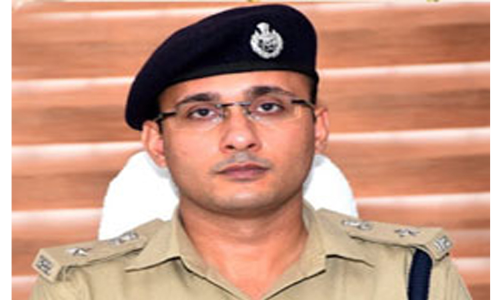 വീട്ടിലെ നായയെ കുളിപ്പിച്ചില്ല; പൊലീസുകാരനെ സസ്പെന്‍ഡ് ചെയ്ത് എസ്.പി, തിരിച്ചെടുത്ത് ഐ.ജി