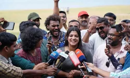 ദേശീയ പുരസ്കാരം ഇനി ഉത്തരത്തിന്റെ സെറ്റിൽ ആഘോഷിച്ച് അപർണ