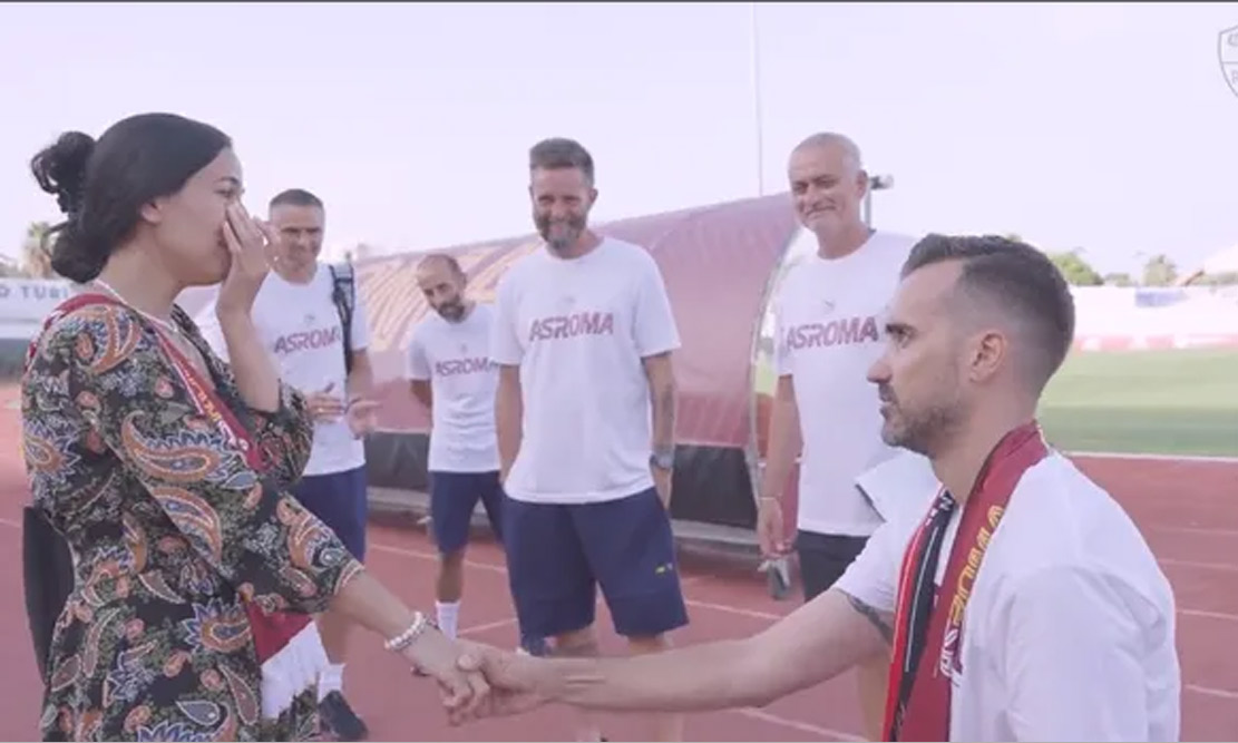 ആ പ്രണയം പൂത്തുലഞ്ഞു, മൗറീന്യോ കാരണവരെ പോലെ സാക്ഷ്യം വഹിച്ചു!! ആ പ്രണയം പൂത്തുലഞ്ഞു, മൗറീന്യോ കാരണവരെ പോലെ സാക്ഷ്യം വഹിച്ചു!!