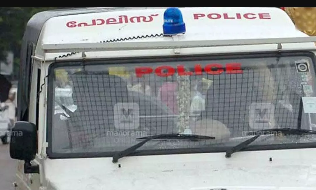 സ്റ്റേഷൻ വാഹനം സ്വന്തമെന്ന് കരുതി കറങ്ങരുത്; പൊലീസ് വാഹനത്തിന് ബ്രേക്കിട്ട് ഉത്തരവ് സ്റ്റേഷൻ വാഹനം സ്വന്തമെന്ന് കരുതി കറങ്ങരുത്; പൊലീസ് വാഹനത്തിന് ബ്രേക്കിട്ട് ഉത്തരവ്