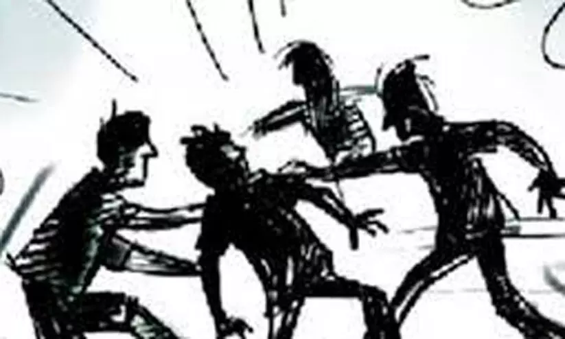 വേഗത കുറക്കാനാവശ്യപ്പെട്ട ബൈക്ക് യാത്രികനെ ബസ് ജീവനക്കാര്‍ മര്‍ദിച്ചു