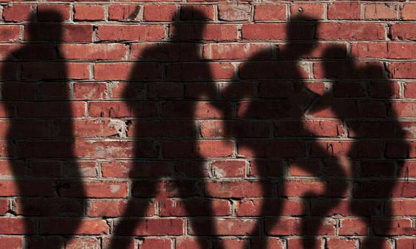 അപകടത്തിൽപ്പെട്ടവർക്ക് ആംബുലൻസ് ജീവനക്കാരുടെ ക്രൂരമർദ്ദനം അപകടത്തിൽപ്പെട്ടവർക്ക് ആംബുലൻസ് ജീവനക്കാരുടെ ക്രൂരമർദ്ദനം