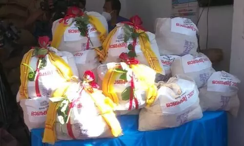 സൗജന്യ ഓണക്കിറ്റിന് 15 രൂപ സർവിസ് ചാർജ് വേണമെന്ന് റേഷൻ വ്യാപാരി സംഘടന