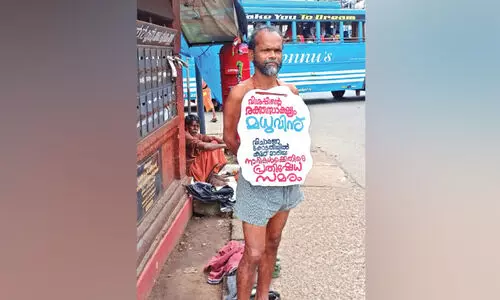 മധു വധം: കൂറുമാറിയവർക്കെതിരെ ഒറ്റയാൾ പ്രതിഷേധം