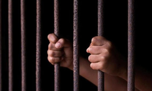 പെണ്‍മക്കളെ പഠിപ്പിക്കാൻ പരോളിലിറങ്ങി മുങ്ങി; 12 വര്‍ഷം കഴിഞ്ഞ് ജയിലിലേക്ക് തന്നെ മടങ്ങി