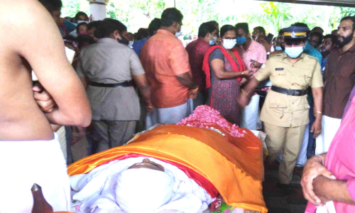 വാഹനാപകടത്തിൽ മരിച്ച വനിത പൊലീസ് ഓഫിസർക്ക് യാത്രമൊഴി വാഹനാപകടത്തിൽ മരിച്ച വനിത പൊലീസ് ഓഫിസർക്ക് യാത്രമൊഴി