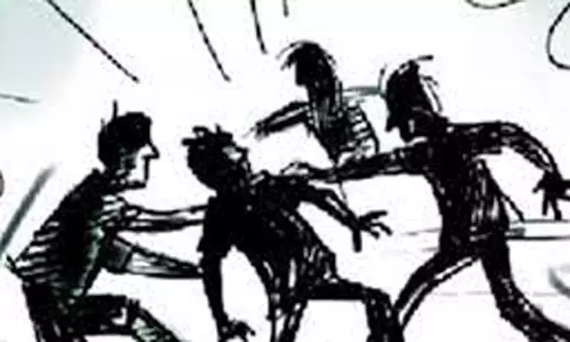 വേഗത കുറക്കാനാവശ്യപ്പെട്ട ബൈക്ക് യാത്രികനെ ബസ് ജീവനക്കാര്‍ മര്‍ദിച്ചു