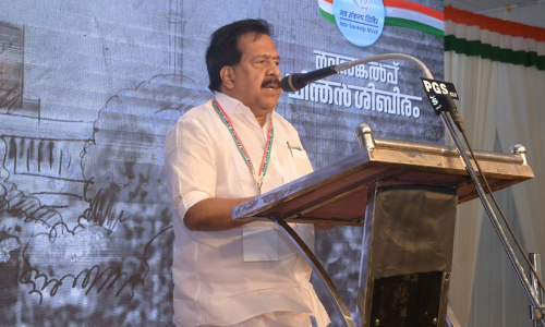 കോൺ​ഗ്രസിൽ നിന്ന് ആളുകൾ പോകുന്നു, പാർട്ടി വലിയ വെല്ലുവിളിയിൽ -രമേശ് ചെന്നിത്തല