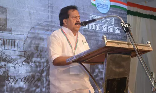 കോൺ​ഗ്രസിൽ നിന്ന് ആളുകൾ പോകുന്നു, പാർട്ടി വലിയ വെല്ലുവിളിയിൽ -രമേശ് ചെന്നിത്തല