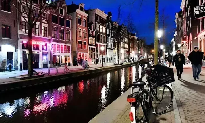 സെക്സിനും മയക്കുമരുന്നിനുമായി ഇങ്ങോട്ട് വരേണ്ടതില്ലെന്ന് ആംസ്റ്റർഡാം മേയർ സെക്സിനും മയക്കുമരുന്നിനുമായി ഇങ്ങോട്ട് വരേണ്ടതില്ലെന്ന് ആംസ്റ്റർഡാം മേയർ