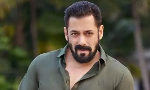 Cops Take Selfie With Salman Khan, VideoWent  Viral