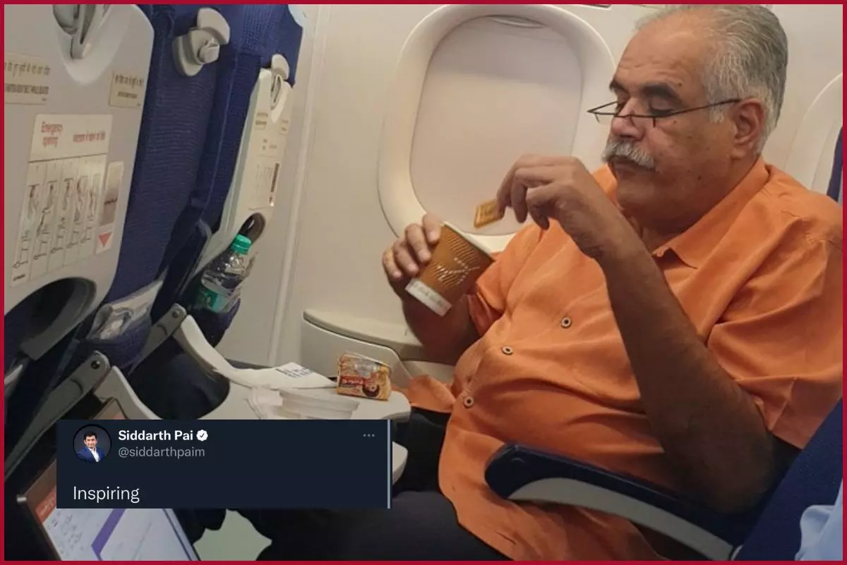 വിമാനത്തിലിരുന്ന് ചായയും ബിസ്കറ്റ് കഴിച്ച് ഇൻഡിഗോ മാനേജിങ് ഡയറക്ടർ; ലളിത ജീവിതമെന്ന് നെറ്റിസൺസ് വിമാനത്തിലിരുന്ന് ചായയും ബിസ്കറ്റ് കഴിച്ച് ഇൻഡിഗോ മാനേജിങ് ഡയറക്ടർ; ലളിത ജീവിതമെന്ന് നെറ്റിസൺസ്