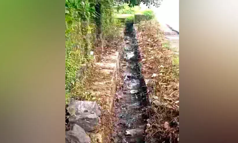 പെരിയാറിലേക്കുള്ള കാനയിൽ ശൗചാലയ മാലിന്യം തള്ളി