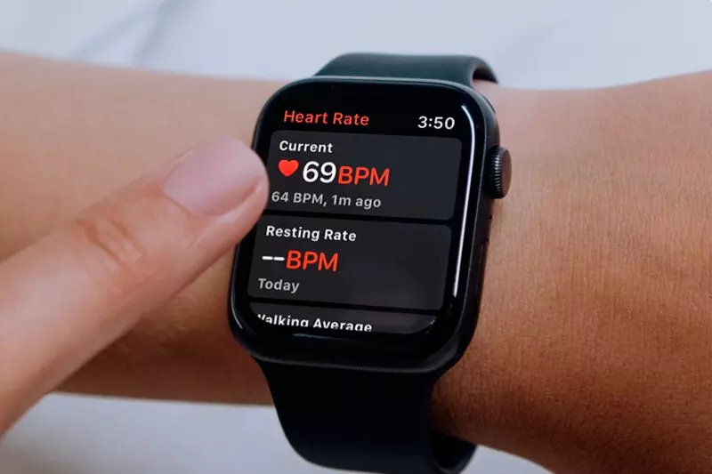 ഹൃദയത്തിൽ അപൂർവ ട്യൂമർ; ആപ്പിൾ വാച്ച് ജീവൻ രക്ഷിച്ച അനുഭവം പറഞ്ഞ് യുവതി ഹൃദയത്തിൽ അപൂർവ ട്യൂമർ; ആപ്പിൾ വാച്ച് ജീവൻ രക്ഷിച്ച അനുഭവം പറഞ്ഞ് യുവതി