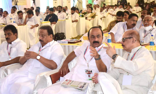 അടിത്തട്ടിൽ അടിതെറ്റാത്ത പ്രവർത്തനത്തിനൊരുങ്ങി കോൺഗ്രസ്