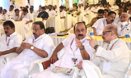 അടിത്തട്ടിൽ അടിതെറ്റാത്ത പ്രവർത്തനത്തിനൊരുങ്ങി കോൺഗ്രസ്