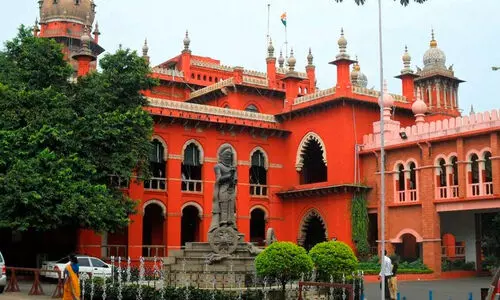 മക്കളെ സന്ദർശിക്കുന്ന മുൻ ജീവിതപങ്കാളിയെ അതിഥിയായി പരിഗണിക്കണം