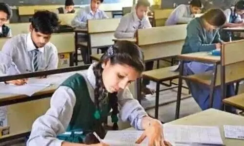 ദ​രി​ദ്ര​വി​ദ്യാ​ർ​ഥി​ക​ൾ​ക്ക് സ്വ​കാ​ര്യ സ്കൂ​ൾ പ്ര​വേ​ശ​നം; കേ​ര​ളം വി​ദ്യാ​ഭ്യാ​സ അ​വ​കാ​ശ നി​യ​മം ന​ട​പ്പാ​ക്ക​ണ​മെ​ന്ന് ക​മീ​ഷ​ൻ