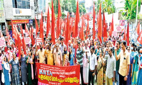 കെ.എസ്.ടി.എ കലക്ടറേറ്റ് മാർച്ചും ധർണയും