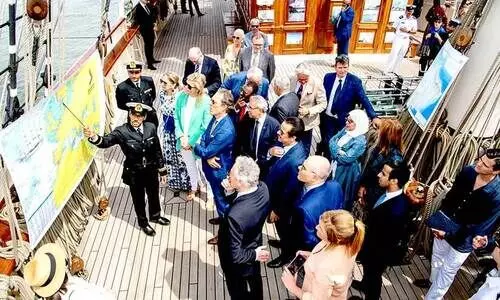 ബെൽജിയം ആഭ്യന്തരമന്ത്രി ശബാബ് ഒമാൻ-2 നാവിക കപ്പൽ സന്ദർശിച്ചു ബെൽജിയം ആഭ്യന്തരമന്ത്രി ശബാബ് ഒമാൻ-2 നാവിക കപ്പൽ സന്ദർശിച്ചു