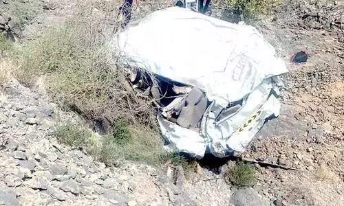 അൽഹംറയിൽ ബസ് മറിഞ്ഞ് അഞ്ച് പേർ മരിച്ചു