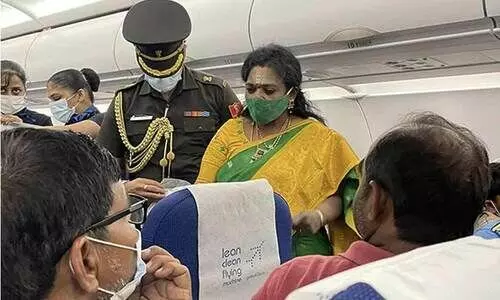 ഇൻഡിഗോ വിമാനത്തിൽ അസുഖബാധിതനായ ഐ.പി.എസ് ഓഫിസറുടെ ജീവൻ രക്ഷിച്ച് തെലങ്കാന ഗവർണർ