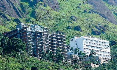 ചട്ടം പാലിക്കാതെ കെട്ടിടങ്ങൾ; നടപടിയെടുക്കാൻ അധികൃതർക്ക്​ മടി