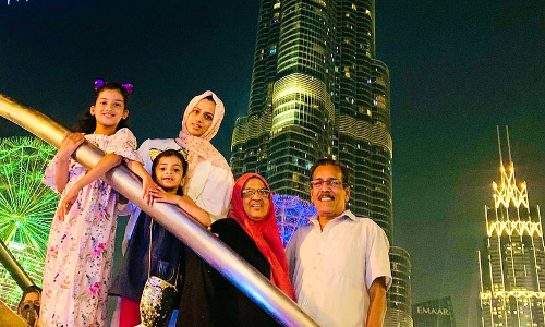 ഹസാരോം രംഗ്​    കെ നസാരെ ബൻഗയേ....