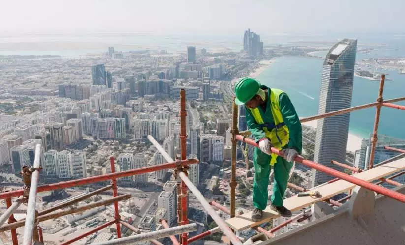 തൊഴിലാളികളുടെ ജീവൻ പ്രധാനം: ഉയരമുളള കെട്ടിടങ്ങളിൽ സുരക്ഷ നിർബന്ധം തൊഴിലാളികളുടെ ജീവൻ പ്രധാനം: ഉയരമുളള കെട്ടിടങ്ങളിൽ സുരക്ഷ നിർബന്ധം