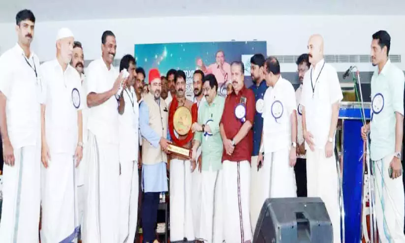 കലകൾ മാനവസൗഹൃദം ഉറപ്പിക്കുന്നതാകണം-എം.കെ. മുനീർ കലകൾ മാനവസൗഹൃദം ഉറപ്പിക്കുന്നതാകണം-എം.കെ. മുനീർ