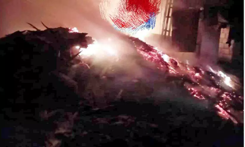 മയ്യിൽ പാടിക്കുന്നിൽ പ്ലൈവുഡ് കമ്പനിയിൽ തീപിടിത്തം