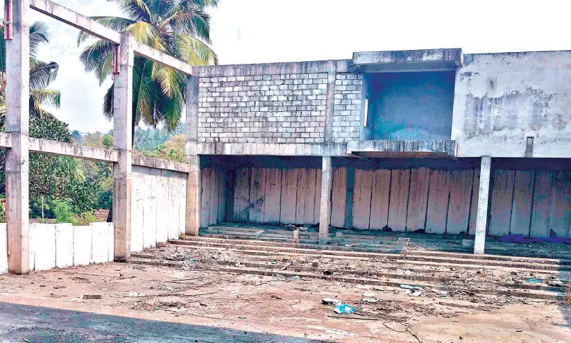 ടൗൺഹാളിന് ചെലവിട്ട 1.85 കോടിക്ക് കൂടി നഗരസഭക്ക് നോട്ടിസ്