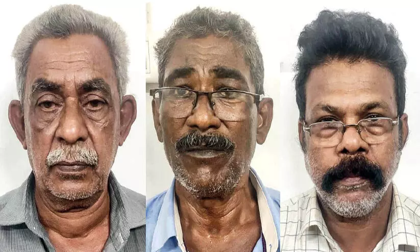പെട്രോൾ പമ്പിൽ വീണ്ടും മോഷണശ്രമം; മൂന്നംഗസംഘം അറസ്റ്റിൽ പെട്രോൾ പമ്പിൽ വീണ്ടും മോഷണശ്രമം; മൂന്നംഗസംഘം അറസ്റ്റിൽ
